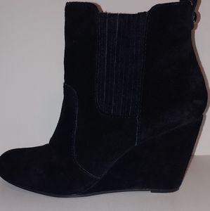 BCBGeneration PL Wade Suede Leather Booties Sz 7